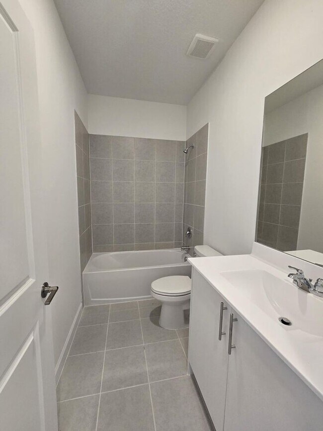 Photo - Brand New 3 Bed / 3 Bath Town home Modern ...