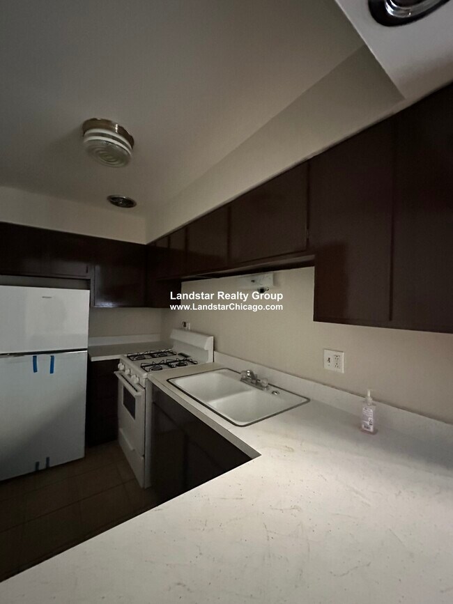 Photo - 5917 N Kenmore Ave Unidad 327