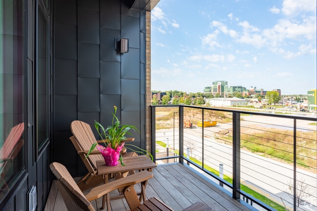 2BR, 2BA