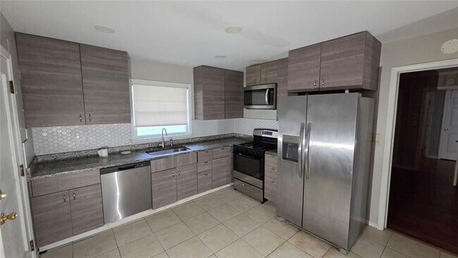 Photo - 136 Hillsdale Dr SE