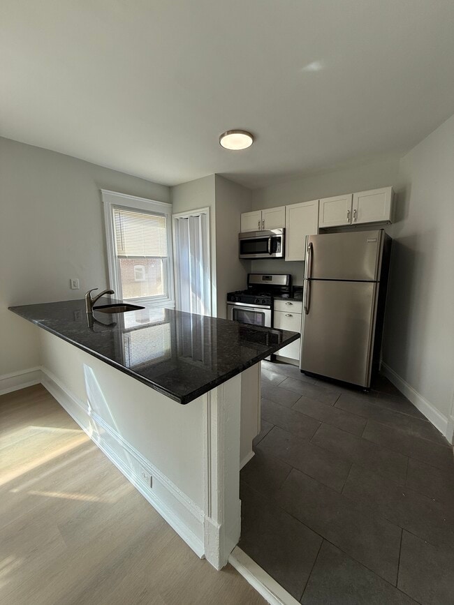 104 Forrest Ave Unit 4