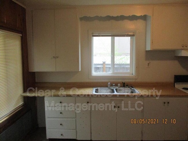 Photo - 30 1/2 Monroe Street