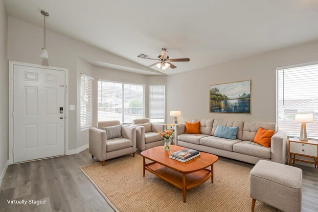 Photo - 456 Palegold St