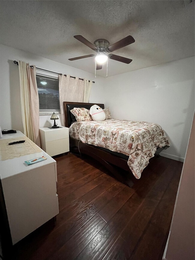 Photo - 16 Spinning Wheel Ln