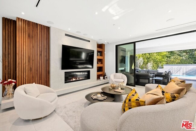 Photo - 1940 Kelton Ave