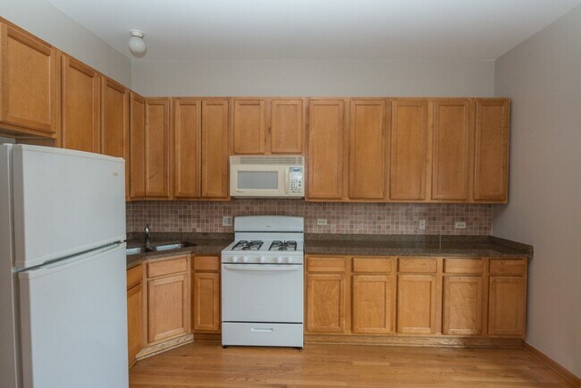 2138 W Chicago Ave Unit R4