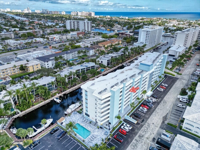 Building Photo - 3051 NE 48th St Unit 404