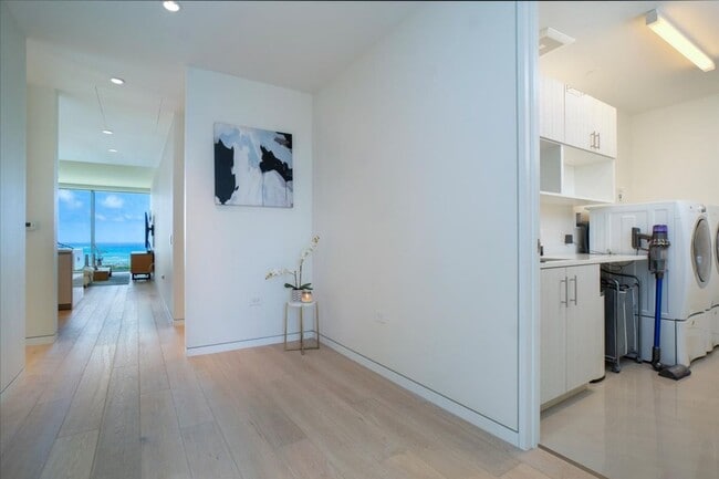 Photo - 28th floor Waiea residence: Fully-furnished, 3 bedrooms, 2.5 bathrooms Unit 2806