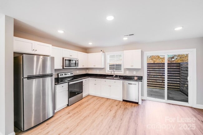 Photo - 604 W 8th St