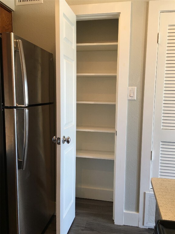 Photo - 624 W 37th St