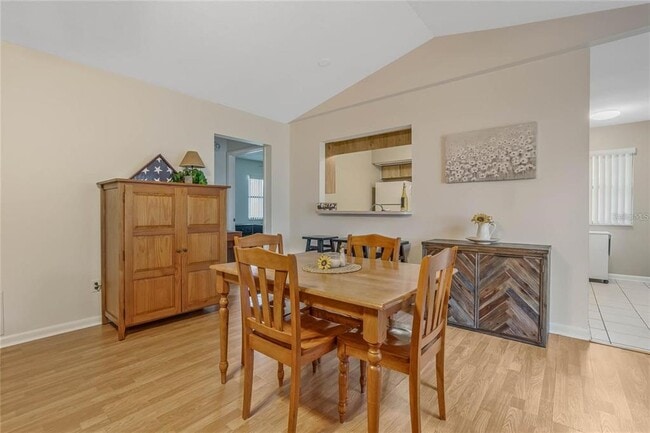 Photo - 720 E 6th St