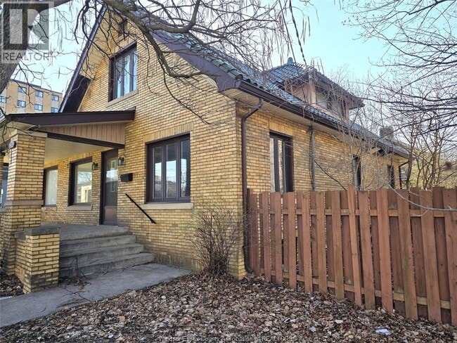 Photo - 2311 University Ave W