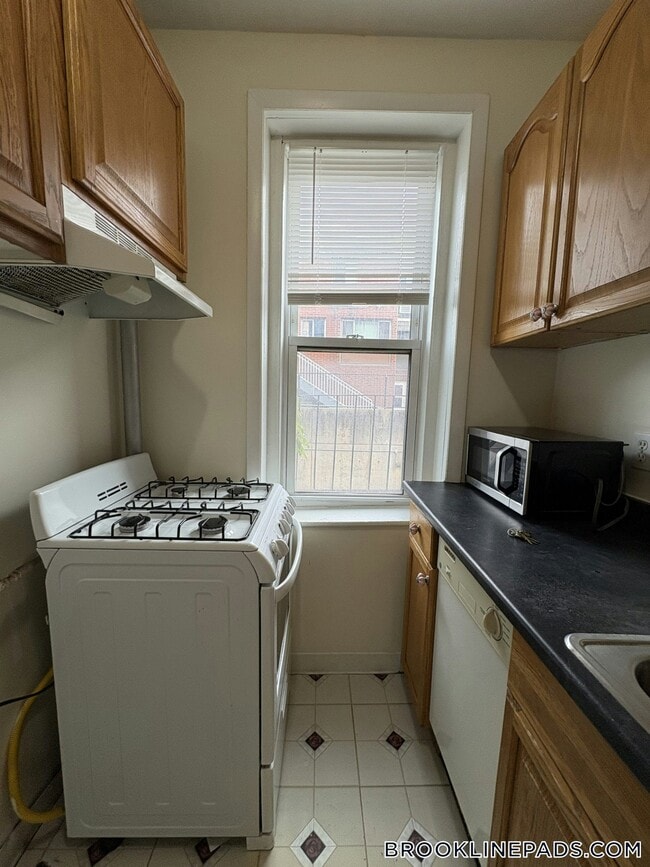 360 Riverway Unit 11