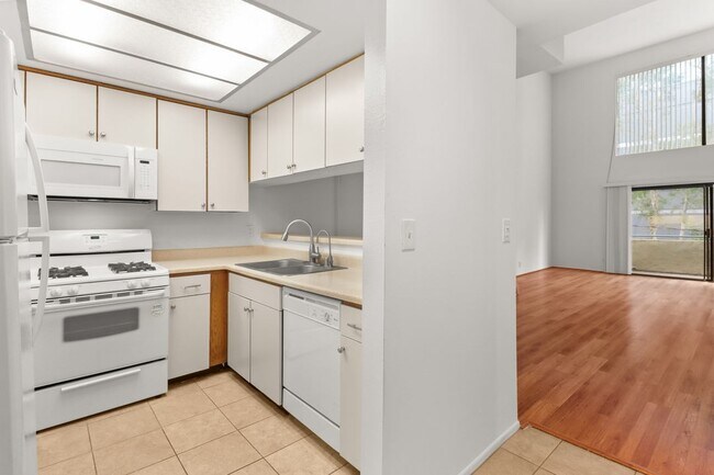Photo - 1619 Bentley Avenue,