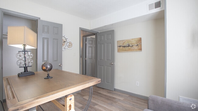 2BR,1BR,950SF