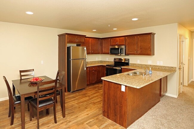 CRANBERRY CREEK APARTMENTS