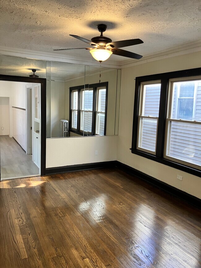 Dining - 4319 W Monroe St Unit 2