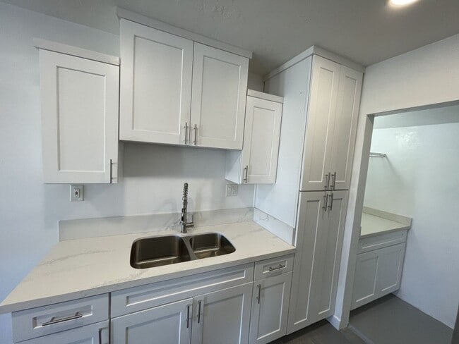 5535-5539 Potomac St