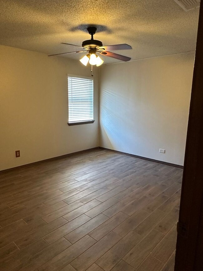 Photo - 1006 Fairway Dr