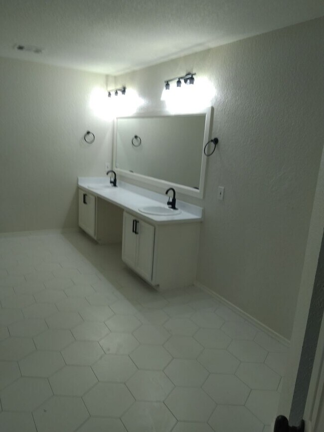 Photo - Spacious 3BR Home Just Minutes from Downto...