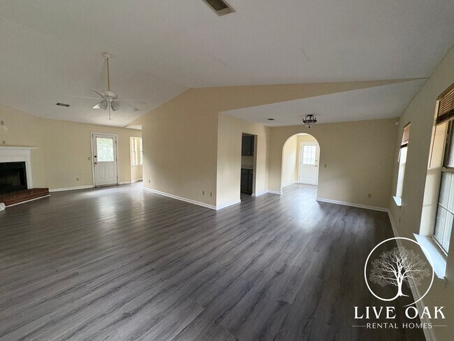 Photo - RATE DROP ALERT (was $1900/month)!