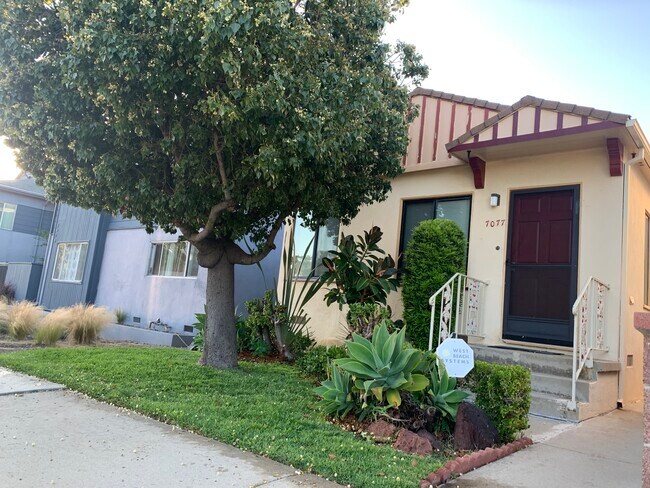 7077 W Manchester Ave Unidad Front