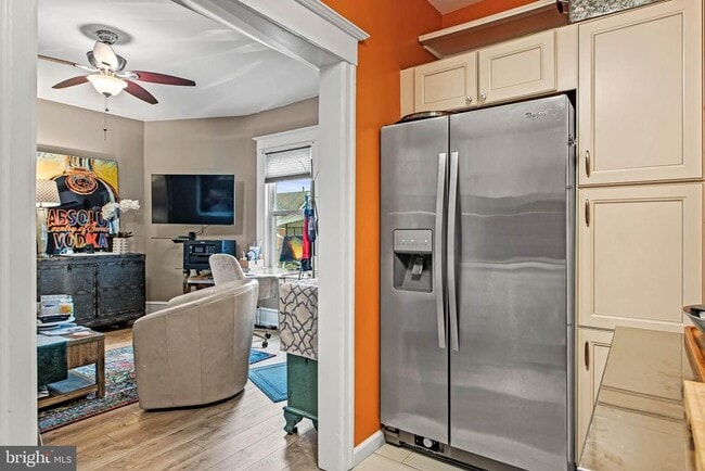 Building Photo - 1910 Parker Ave Unit FIRST FLOOR FRONT