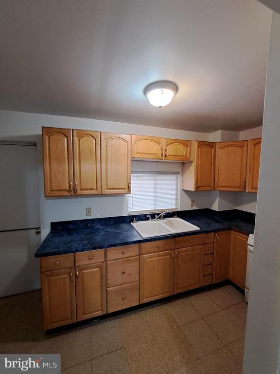 Photo - 528 Hart Ln