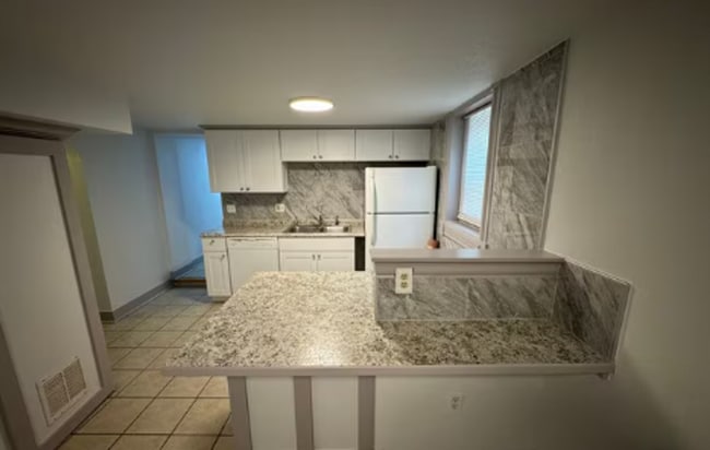 Building Photo - 1026 18th Ave Unit 2