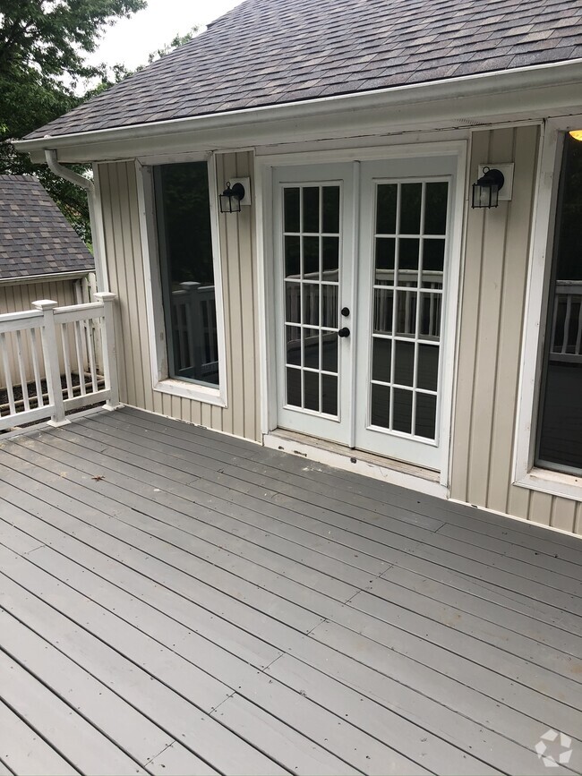 Building Photo - 105 6 St Rental