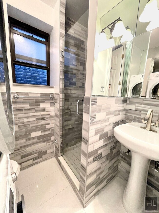 Photo - Mott Street Unit 017