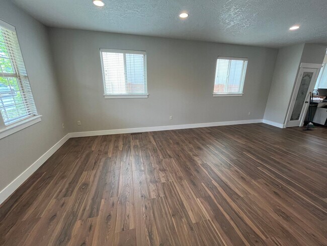 Photo - 3 Bed/2.5 Bath Single Family Home - Empire...