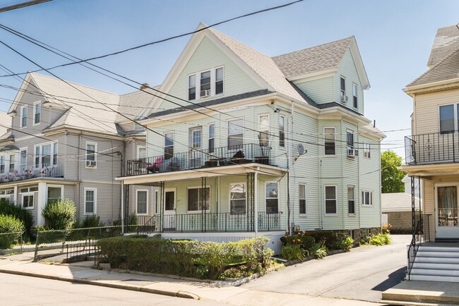 Building Photo - 19 Curtis St Unit 2