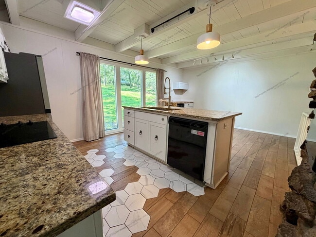 Photo - 602 Azure Hills Dr