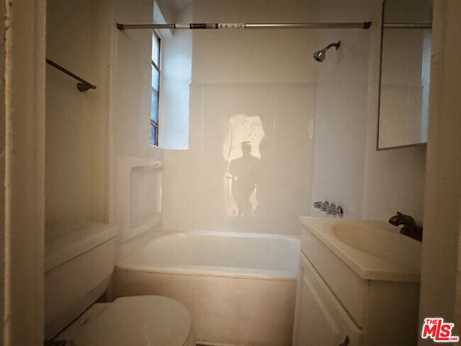 Photo - 920 S Hobart Blvd Unit 403