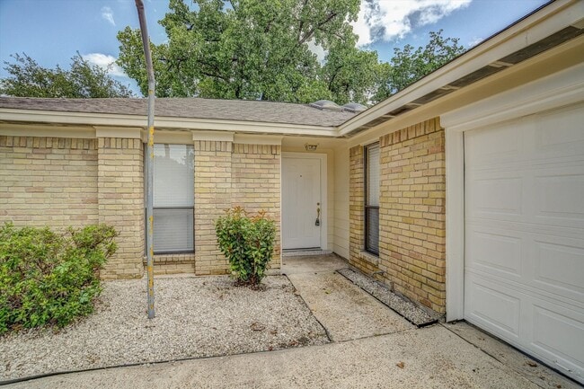 7315 Foxside Ln