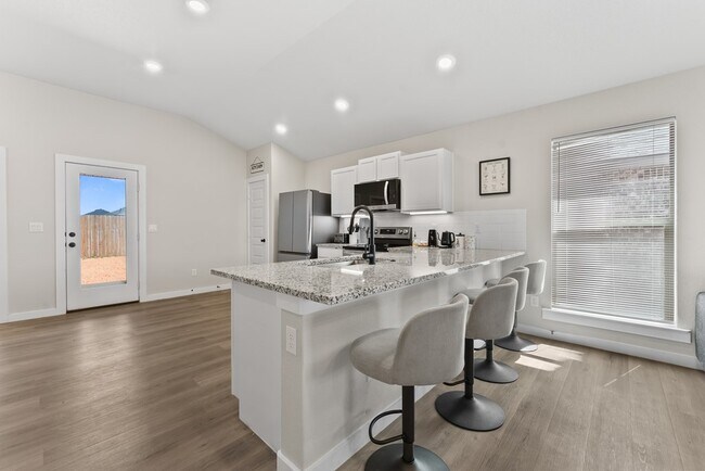 Photo - 401 Farmstead Ln