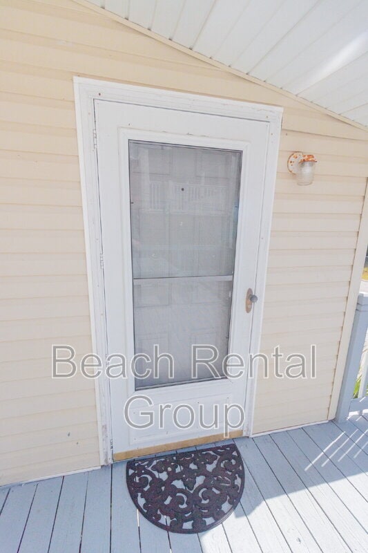 Photo - 4718 Seaview St