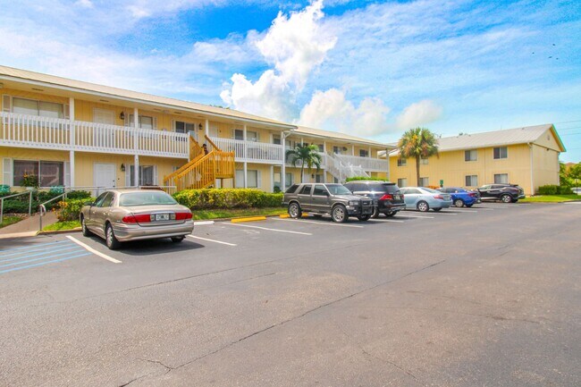 Photo - ** ABACO BAY BAYSHORE FULLY FURNISHED 2/2 ... Unidad E-4