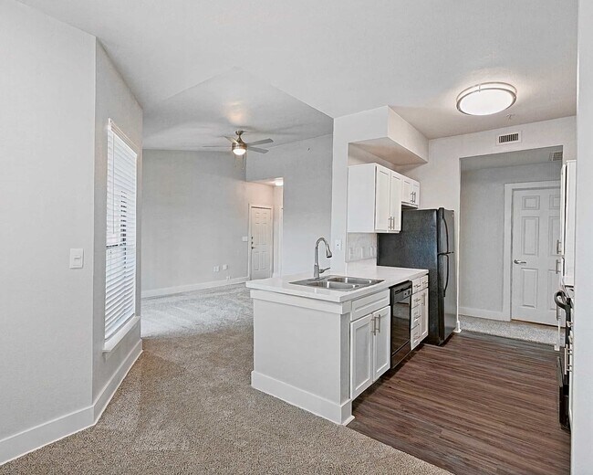 Photo - Broadstone Colonnade Apartments