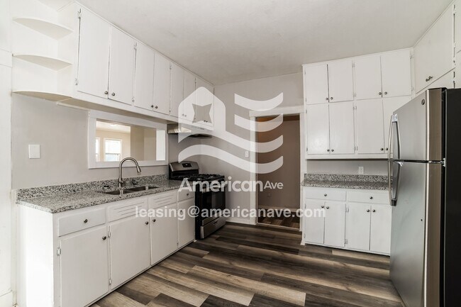 Photo - 717 E La Salle St
