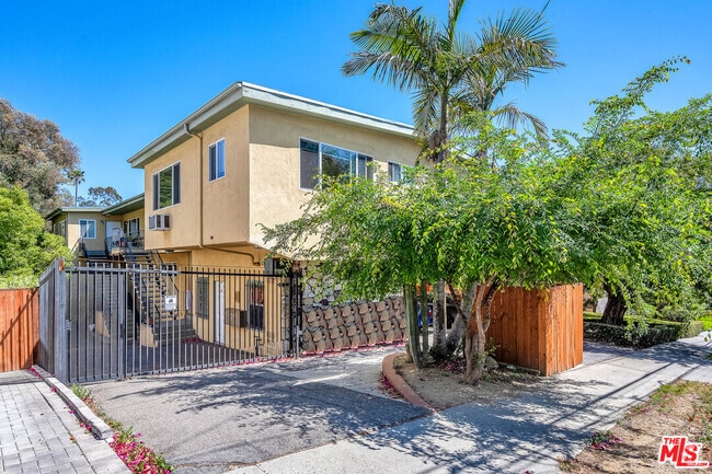 Building Photo - 1648 Edgecliffe Dr Unit 2 Rental