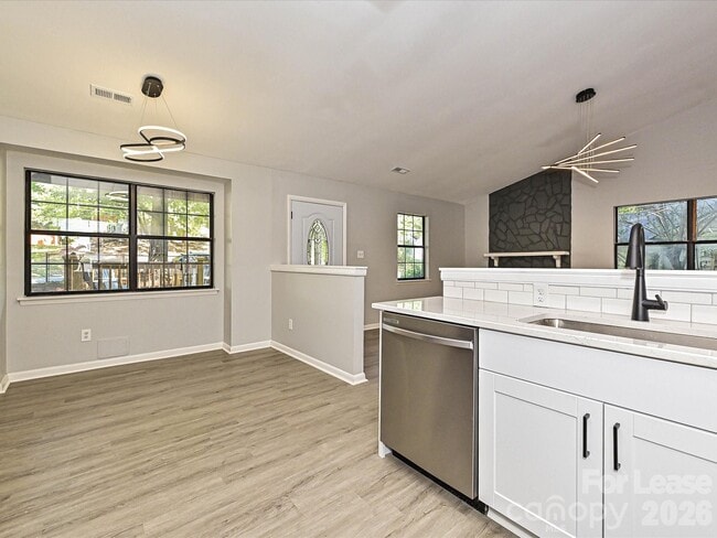 Photo - 633 Pennwood Ln