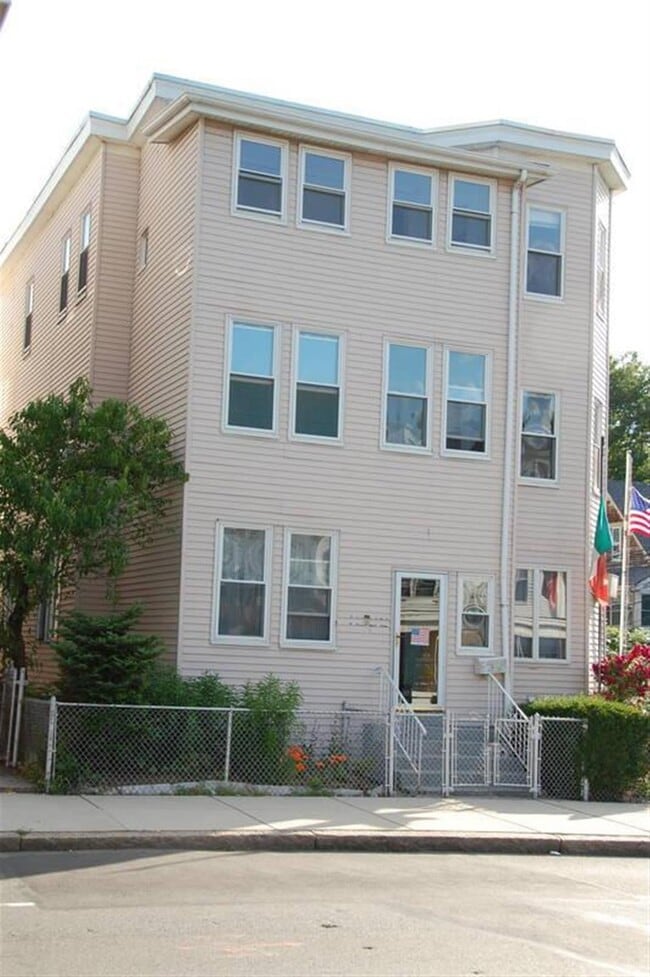 Building Photo - 1262 Broadway Unit 3 Rental