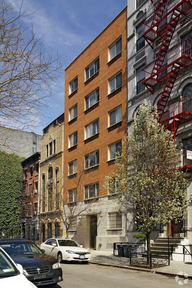 Primary Photo - Henry Clyde Associates