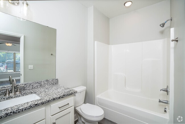 1BR, 1BA - 633SF - Bathroom