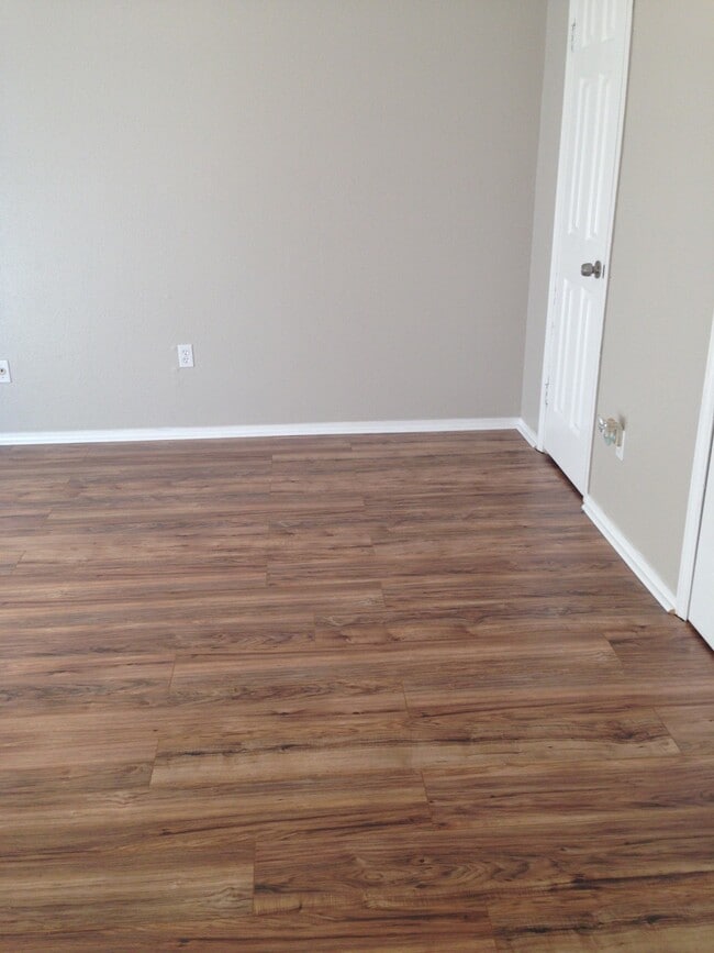 Photo - 927 Three Forks Dr
