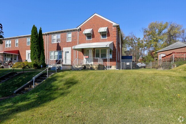 Building Photo - 3BR/2BA End-of-Row Home in Edmondson Heights