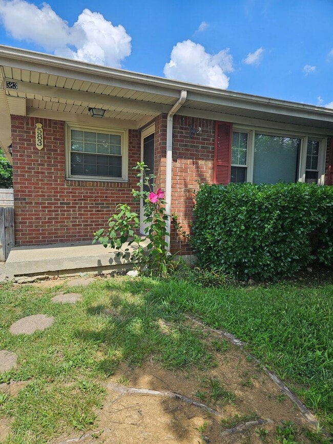 Building Photo - 2 Bed 1 Bath Duplex Rental