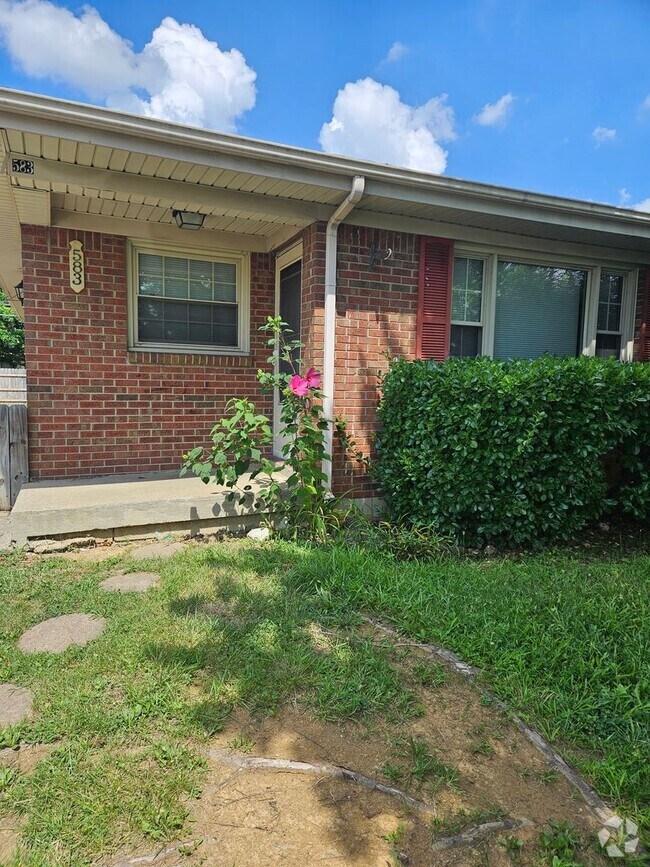 Building Photo - 2 Bed 1 Bath Duplex Rental
